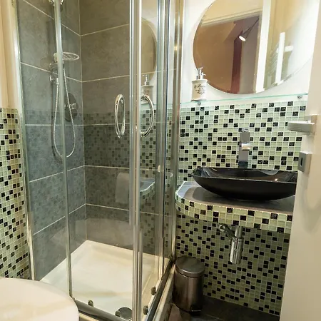 Cento Passi Dal Vaticano 3* Roma