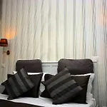 Cento Passi Dal Vaticano Bed & Breakfast